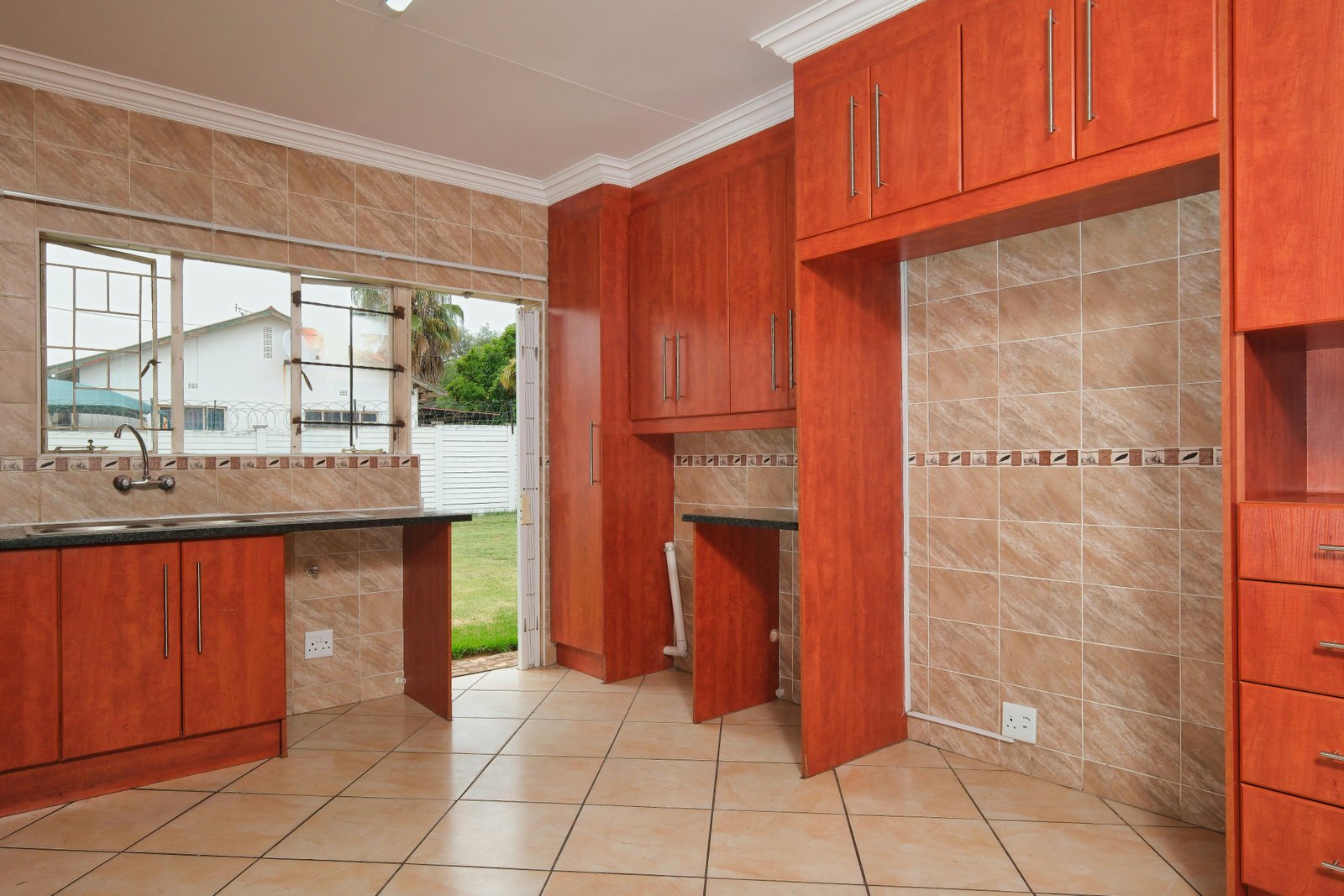 Original state of the kitchen before AI redesign by RYY