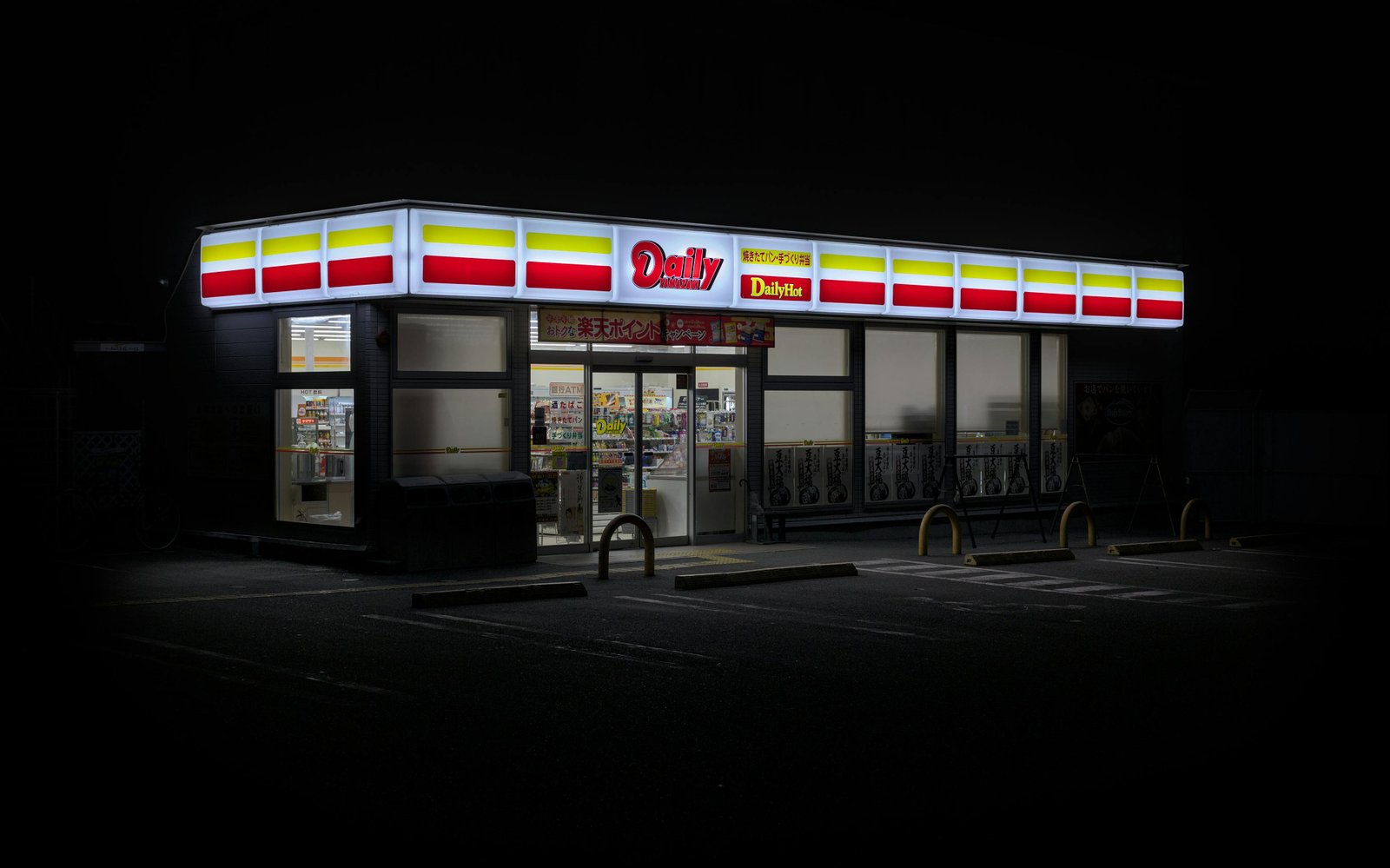 Original state of the retail store before AI redesign by RYY